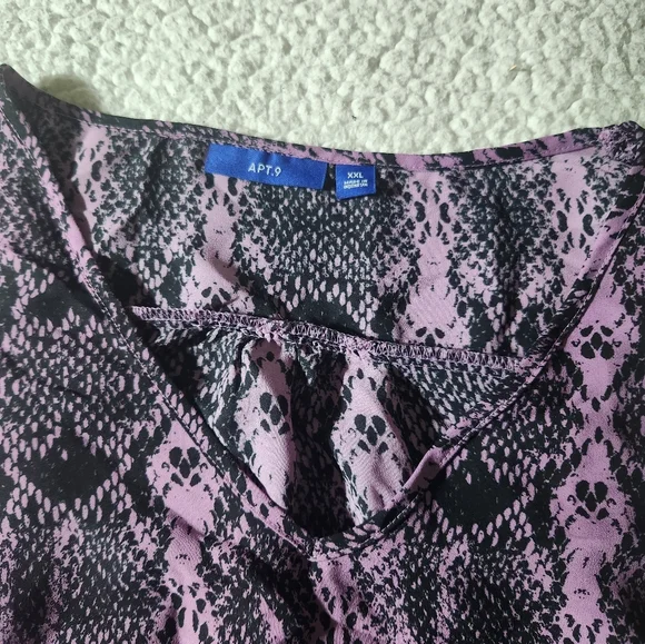 APT. 9 V- Neck Top with rounded bottom size XXL - Picture 5 of 7